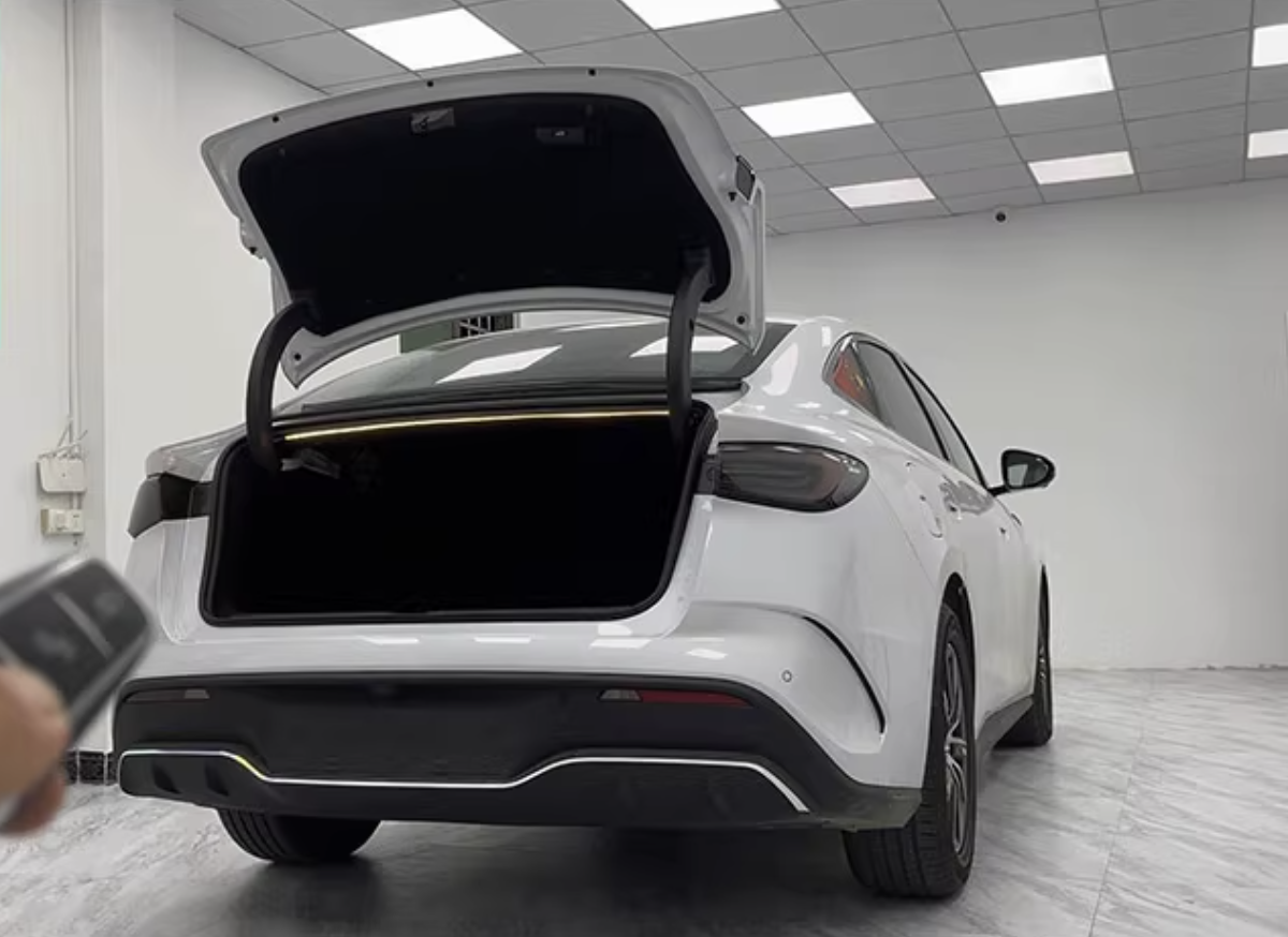 Xevaban.com ở 214 Giải Phóng là đơn vị chuyên cung cấp phụ kiện oto, đồ chơi oto, đồ chơi byd seal, phụ kiện byd seal, xevaban, 214 giải phóng, cốp điện seal, độ cốp điện seal, đóng mở cốp tự động seal.